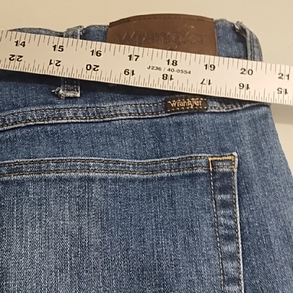 Wrangler Regular Fit Denim Jeans with Subtle Fading - Picture 6 of 9
